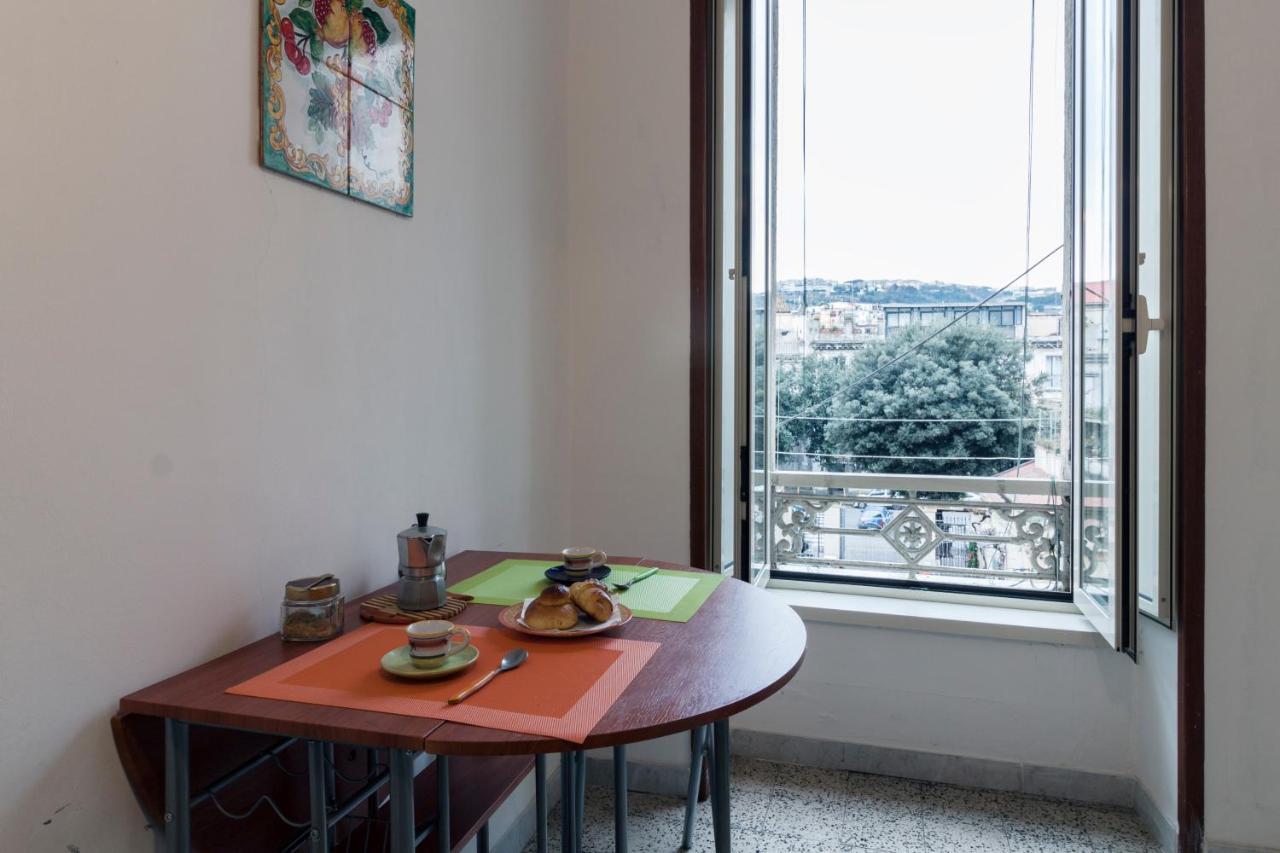 Bnb Etnuvio, Double Rooms In Napoli Bagian luar foto