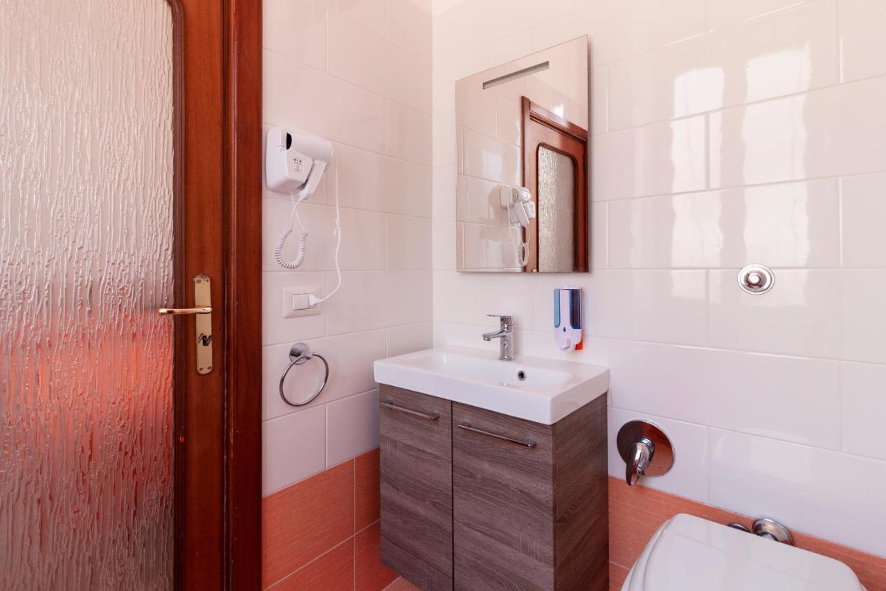 Bnb Etnuvio, Double Rooms In Napoli Bagian luar foto