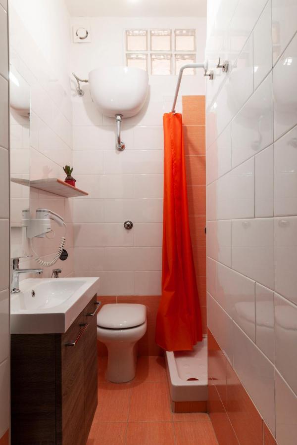 Bnb Etnuvio, Double Rooms In Napoli Bagian luar foto