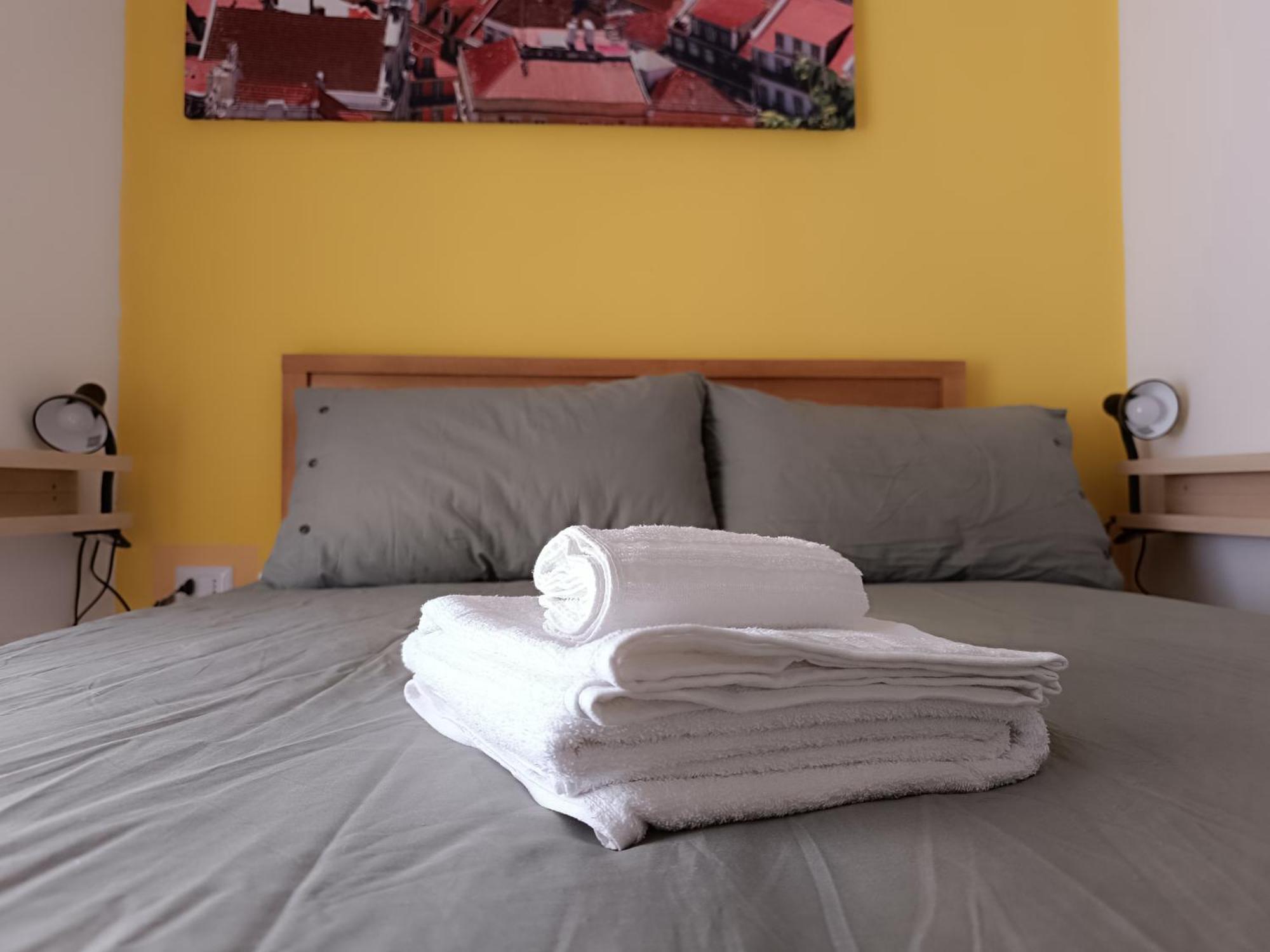 Bnb Etnuvio, Double Rooms In Napoli Bagian luar foto