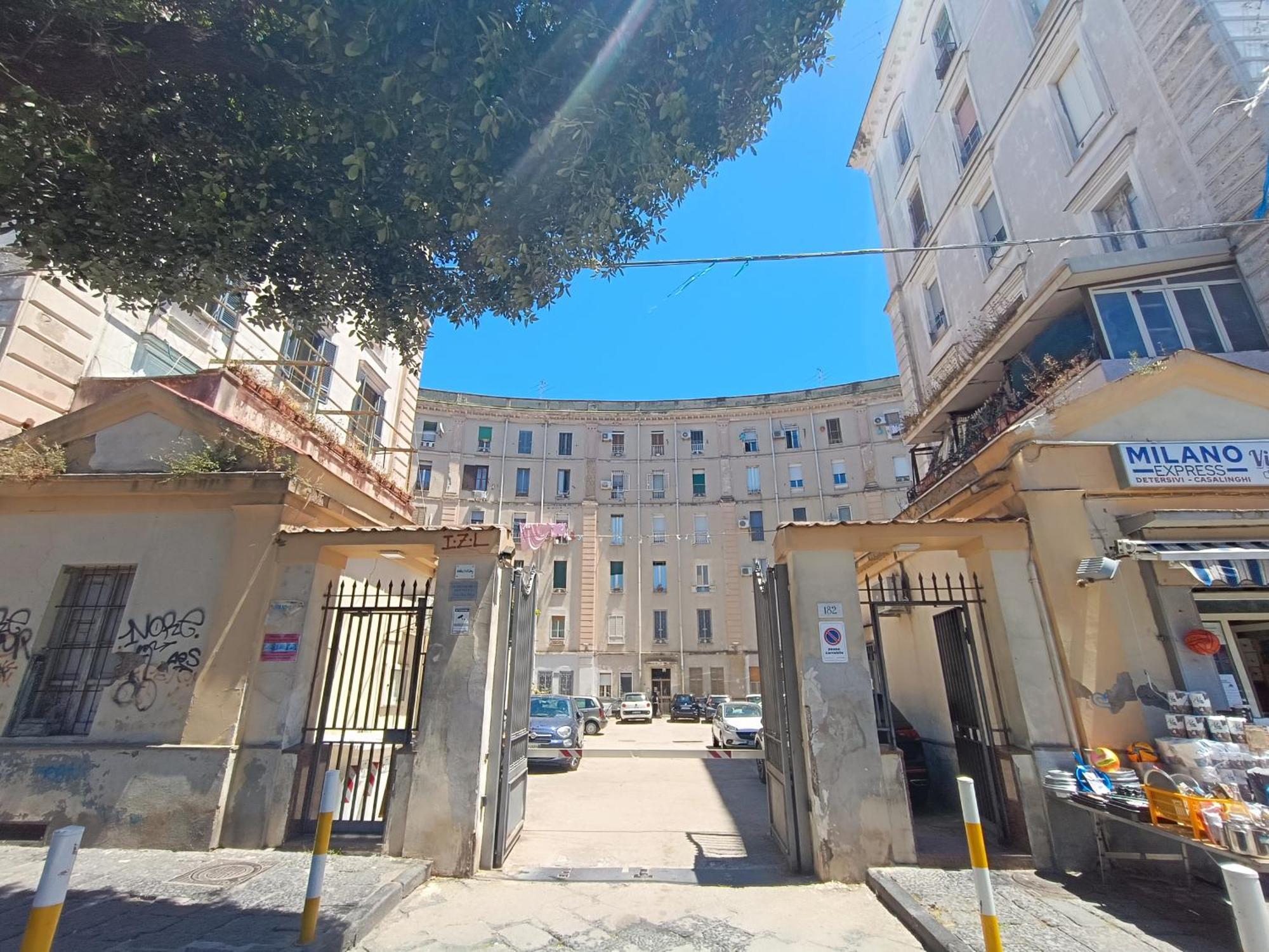 Bnb Etnuvio, Double Rooms In Napoli Bagian luar foto